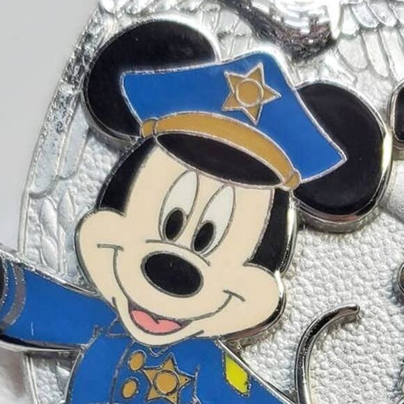 Disney Mickey Mouse Police Officer & K9 Unity Pluto Pin - Picture 2 of 7